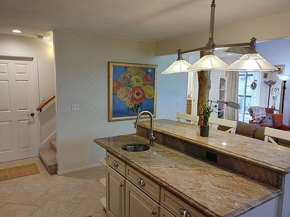 5th image of 455 Delaware Dr