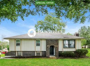 408 SW Sandstone Dr, Blue Springs, MO 64014