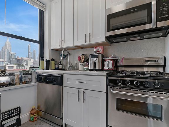 3rd image of 161 W 16th St APT 14C