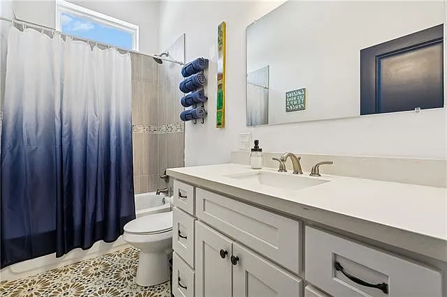2038 Spain St — Photo 8