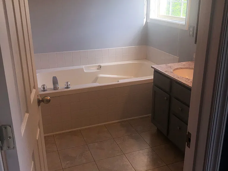108 Suffolk Cir — Photo 16