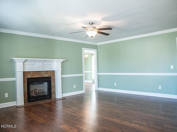 5th image of 697 Alexandria Ln