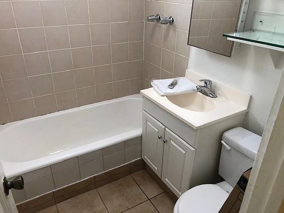 5th image of 984 Hancock Ave APT 3
