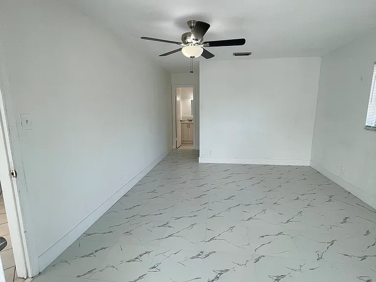 7200 NW 77th St — Photo 14