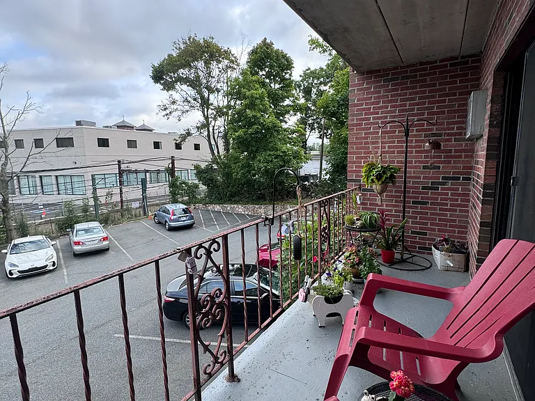 33 Paul St #26A — Photo 2