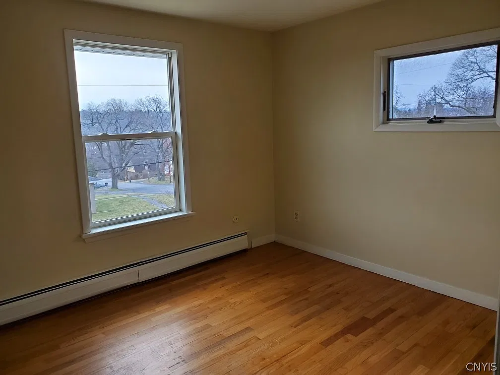 2 bed, 1.0 bath, 4788 sqft, $1,300 — Photo 2