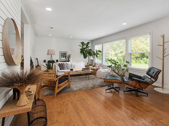 5th image of 935 Auburn Ave