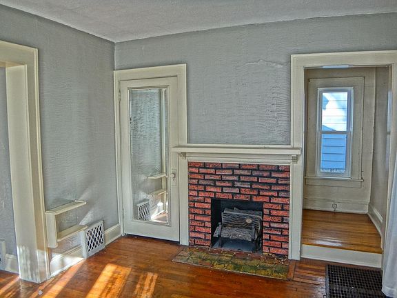 3rd image of 4636 Fairmount St