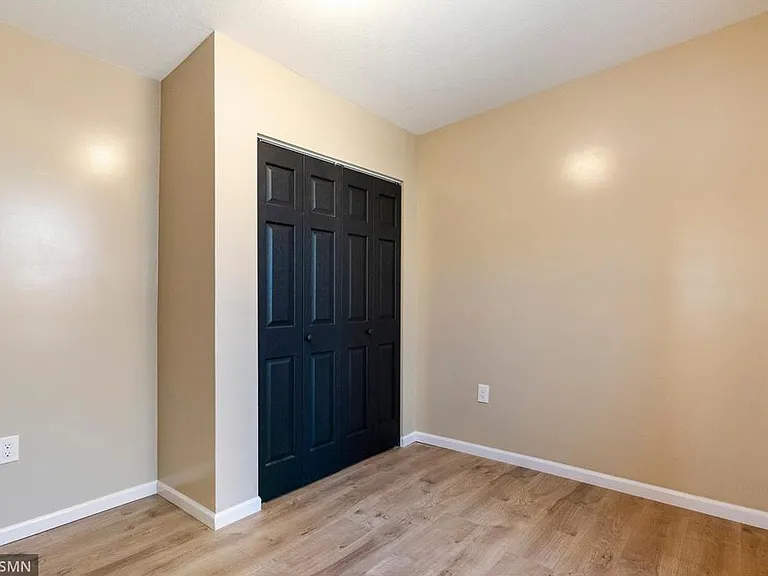 1040 Rose Ave E — Photo 13