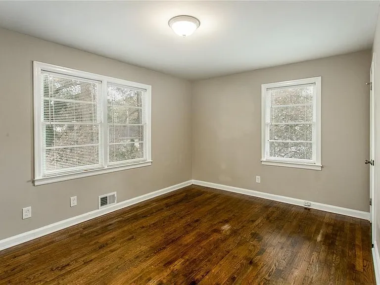 2720 Stonecreek Rd SE — Photo 13