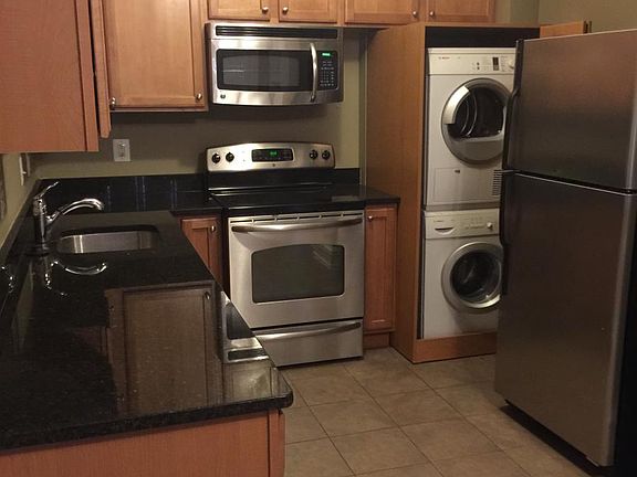 Kitchen with Washer/Dryer