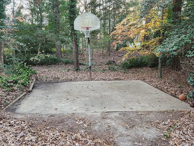 102 Chapel Hill Ln — Photo 16