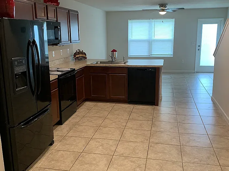 5957 Creekside Crossing Dr — Photo 4