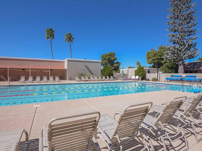 10537 W La Jolla Dr — Photo 35