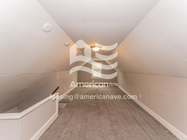 1383805_011_main_bedroom_10.jpg