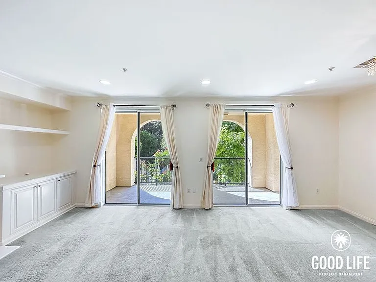 2260 Watermarke Pl — Photo 10