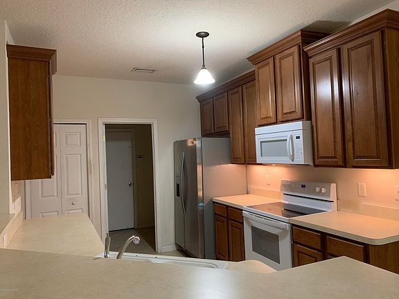 2nd image of 533 Marian Ct