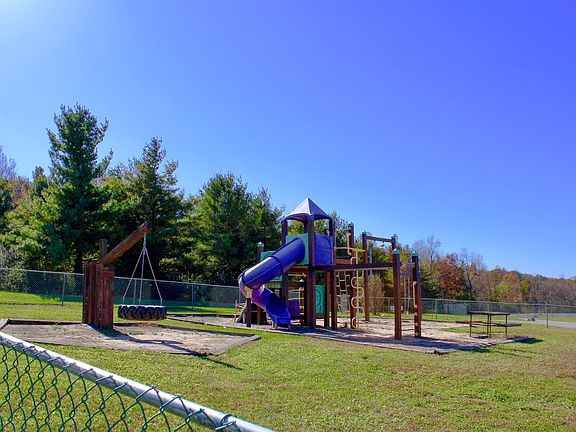 4th image of Scotch Pine Dr SE