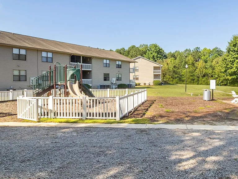 Lakehurst Apartments — Photo 25