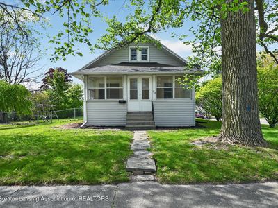 702 E Cavanaugh Rd, Lansing, MI, 48910
