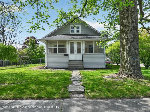 702 E Cavanaugh Rd, Lansing, MI 48910