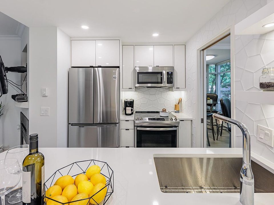 1st image of 1068 Hornby St #100