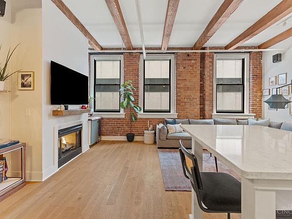 4th image of 26 E 6th St Unit 604