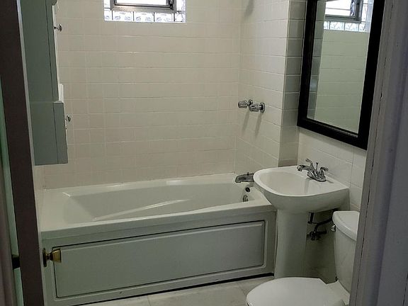 5th image of 4101 N Claremont Ave #2