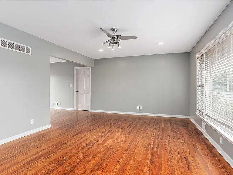 1306 SW 3rd St — Photo 3