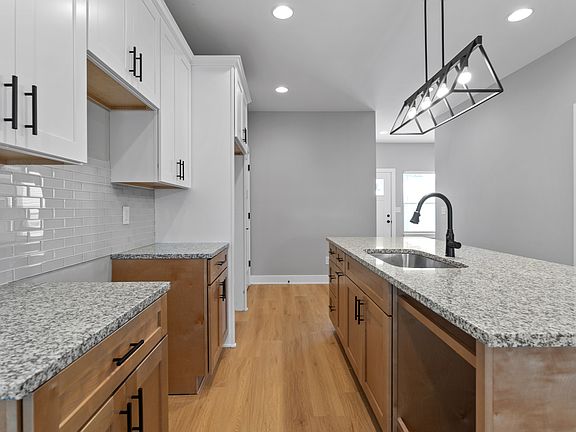5th image of 221 N Beville Ave