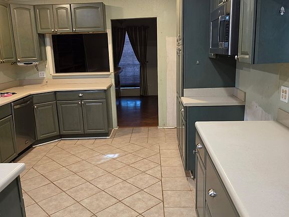 4th image of 1039 Delta St