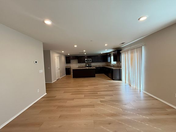 5th image of 16951 Beachwood Ln