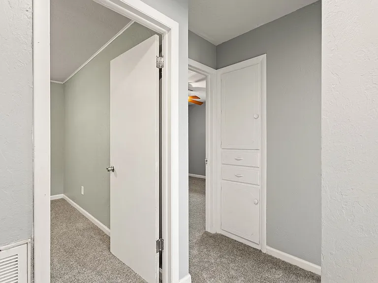 1029 Hoyt Ave — Photo 17