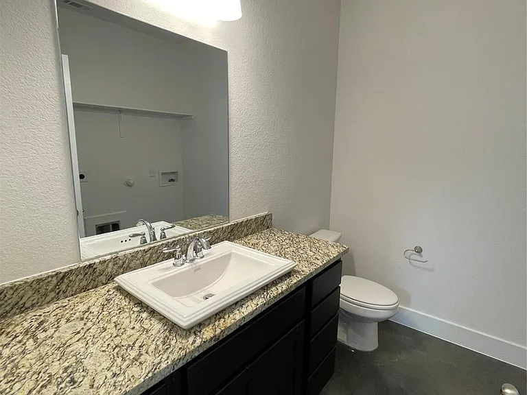 232 Sapphire — Photo 10