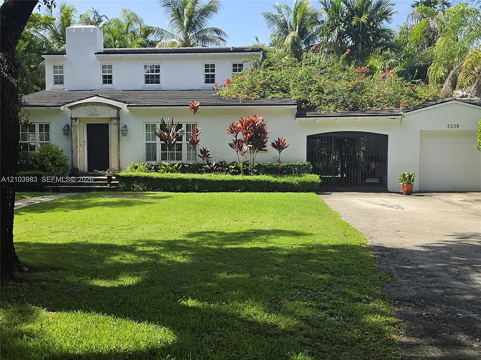 3238 Riviera Dr