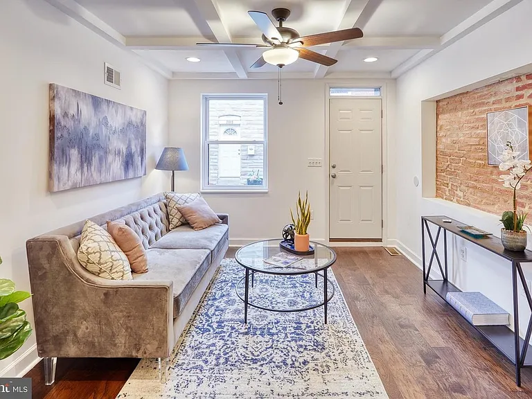 2021 Portugal St — Photo 2