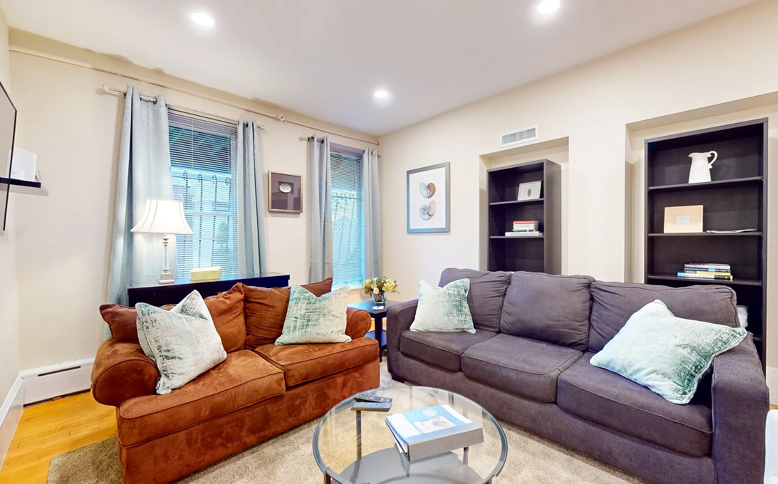 2 bed, 900 sqft, $7,995 — Photo 3