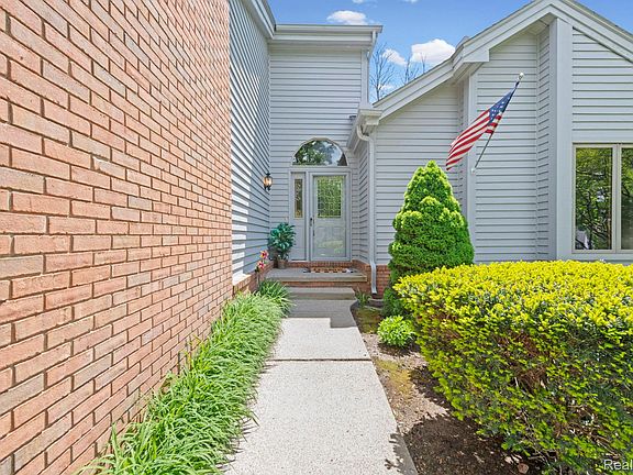 2nd image of 6687 Ridgeview Dr
