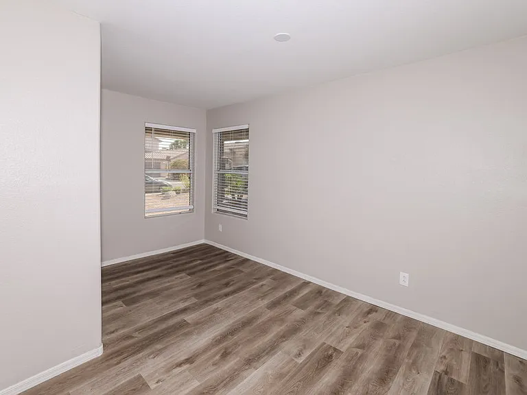 3916 E Morrow Dr — Photo 11
