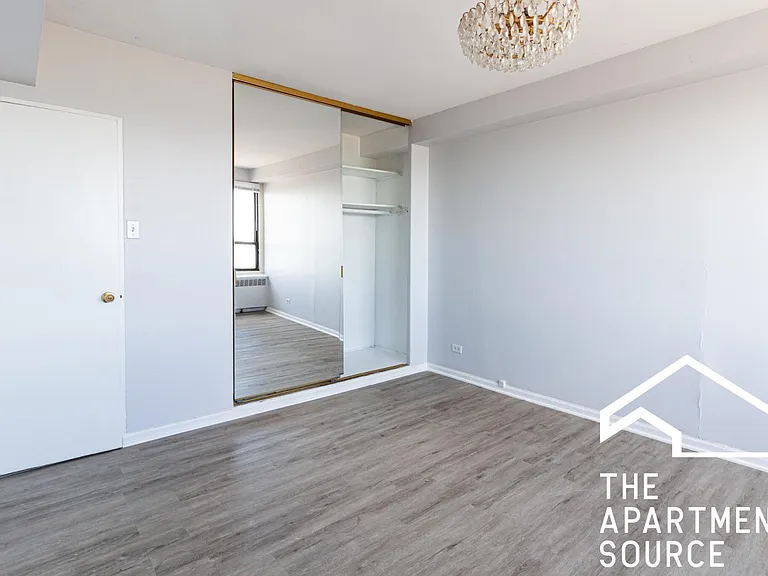 720 W Gordon Ter #1505 — Photo 9