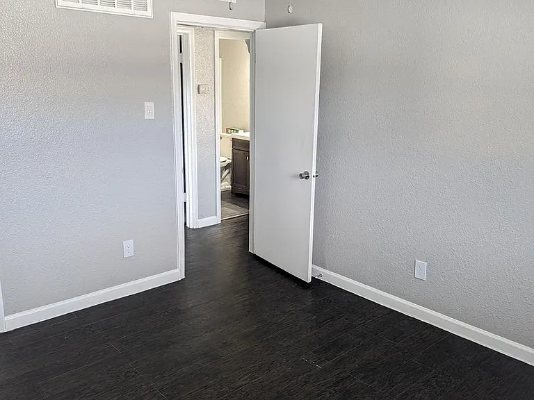 1000 Grigsby Ave — Photo 11