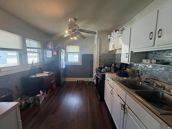 3rd image of 813 W Markland Ave