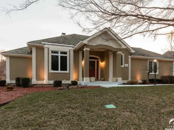 5015 W 18th St, Lawrence, KS 66047