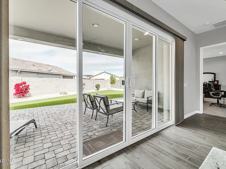 10518 W Albert Ln — Photo 15