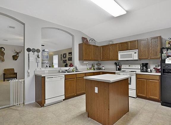 5th image of 106 Bubbling Brook Dr