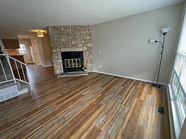 3426 Queen Anne Way — Photo 3