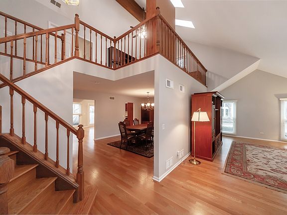 2nd image of 2128 N Lake Shore Cir