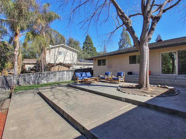 8402 Acorn Dr — Photo 25