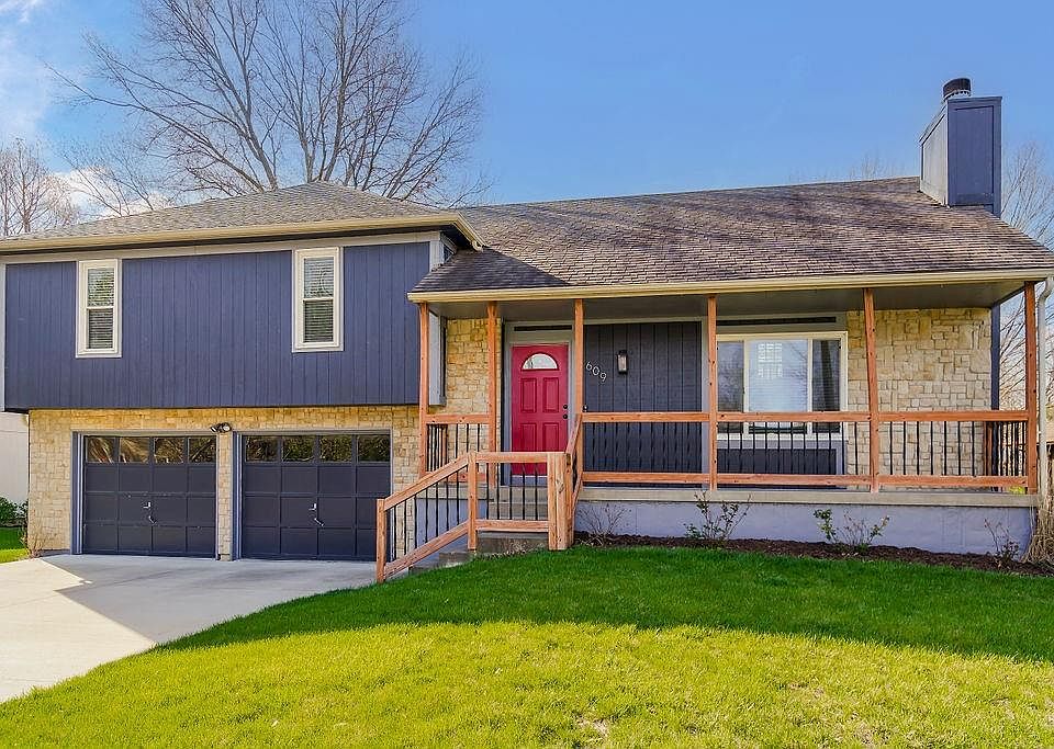 1st image of 609 NE Station Dr