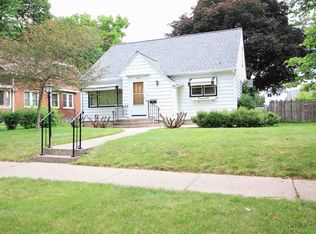 904 14th Ave S, Clinton, IA 52732